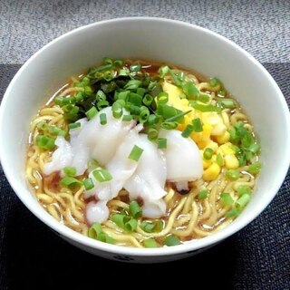 水だこのわかめとコーンたこしゃぶねぎ醤油ラーメン